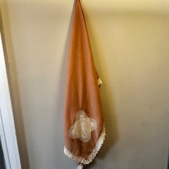 Vintage artisan made challis triangular scarf/shawl - Picture 2 of 3